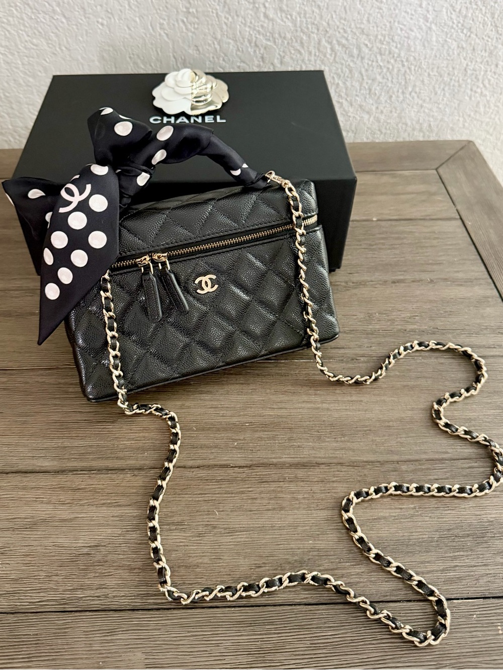 CHANEL Black Quilted Vanity Crossbody with Gold Chain - Picture 7 of 8